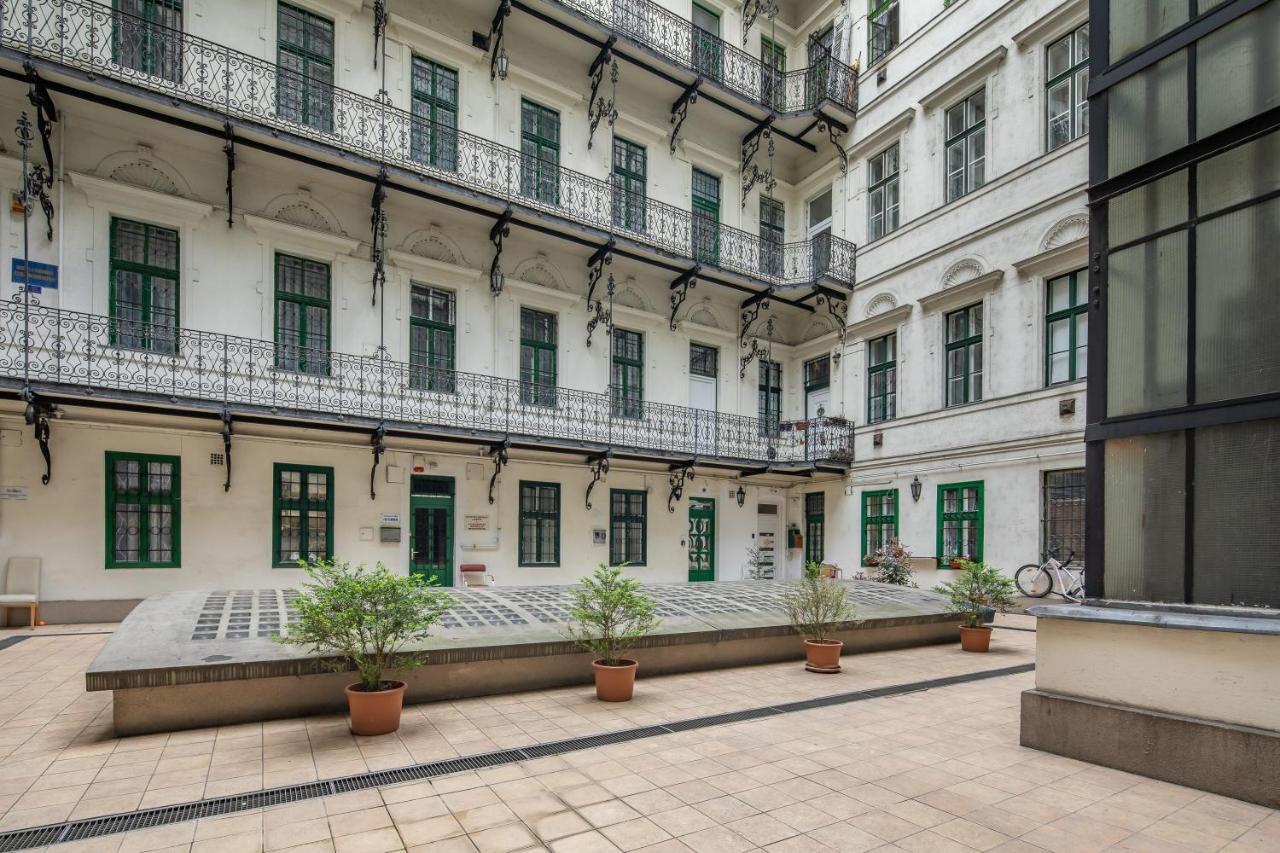 New - Central And Modern Studio Budapest Luaran gambar