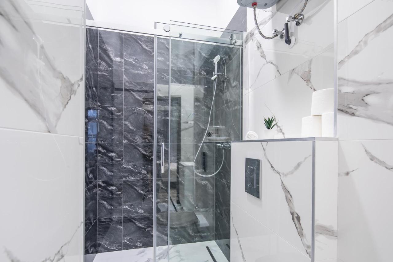 New - Central And Modern Studio Budapest Luaran gambar