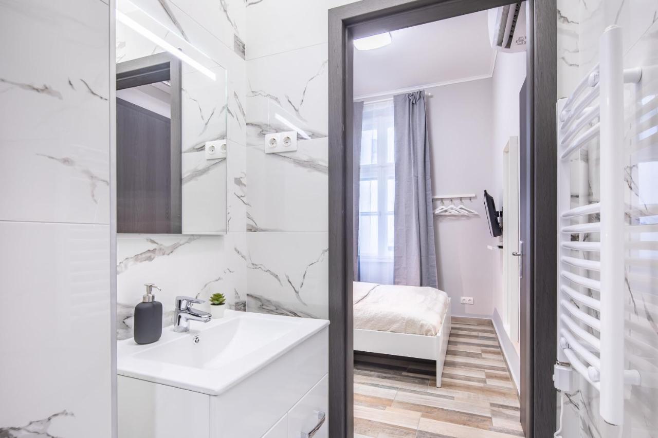 New - Central And Modern Studio Budapest Luaran gambar